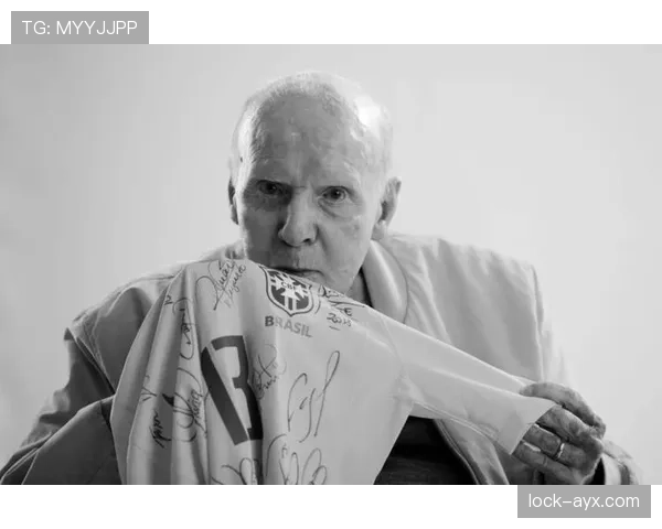 贝肯鲍尔时代的足球场上统治力与传奇表现分析