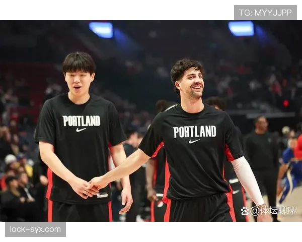 杨瀚森居然连喝个咖啡都像在给自己设局?这生活真不是我们过的范儿! 杨瀚森居然连喝个咖啡都像在给自己设局?这生活真不是我们过的范儿!